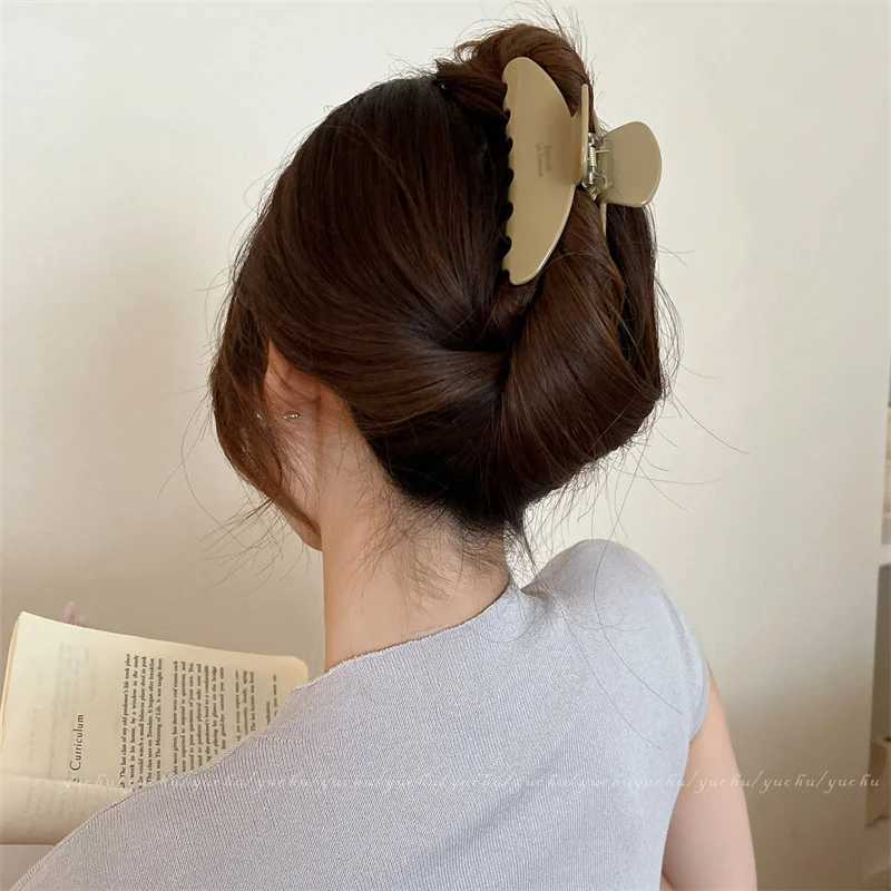 Exquisite and elegant hair claws for women shark hair clip with large acetic acid fashionable girl hair accessories temperature hair claws Y2504012
