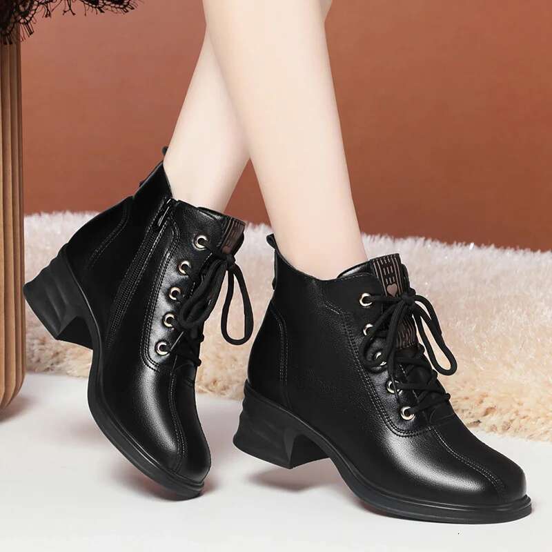 2025 New Women's UK Short Cotton Trendy Flat Warm Thick Heel Wool Designer Fashion Soft Leather Boots