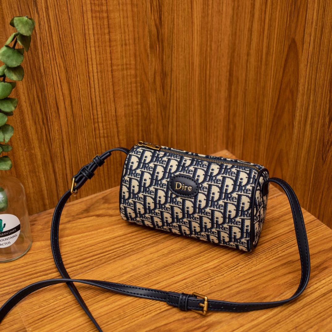 2025 Women's letter printed cylindrical bag, new style versatile and trendy small shoulder or cross body bag new design