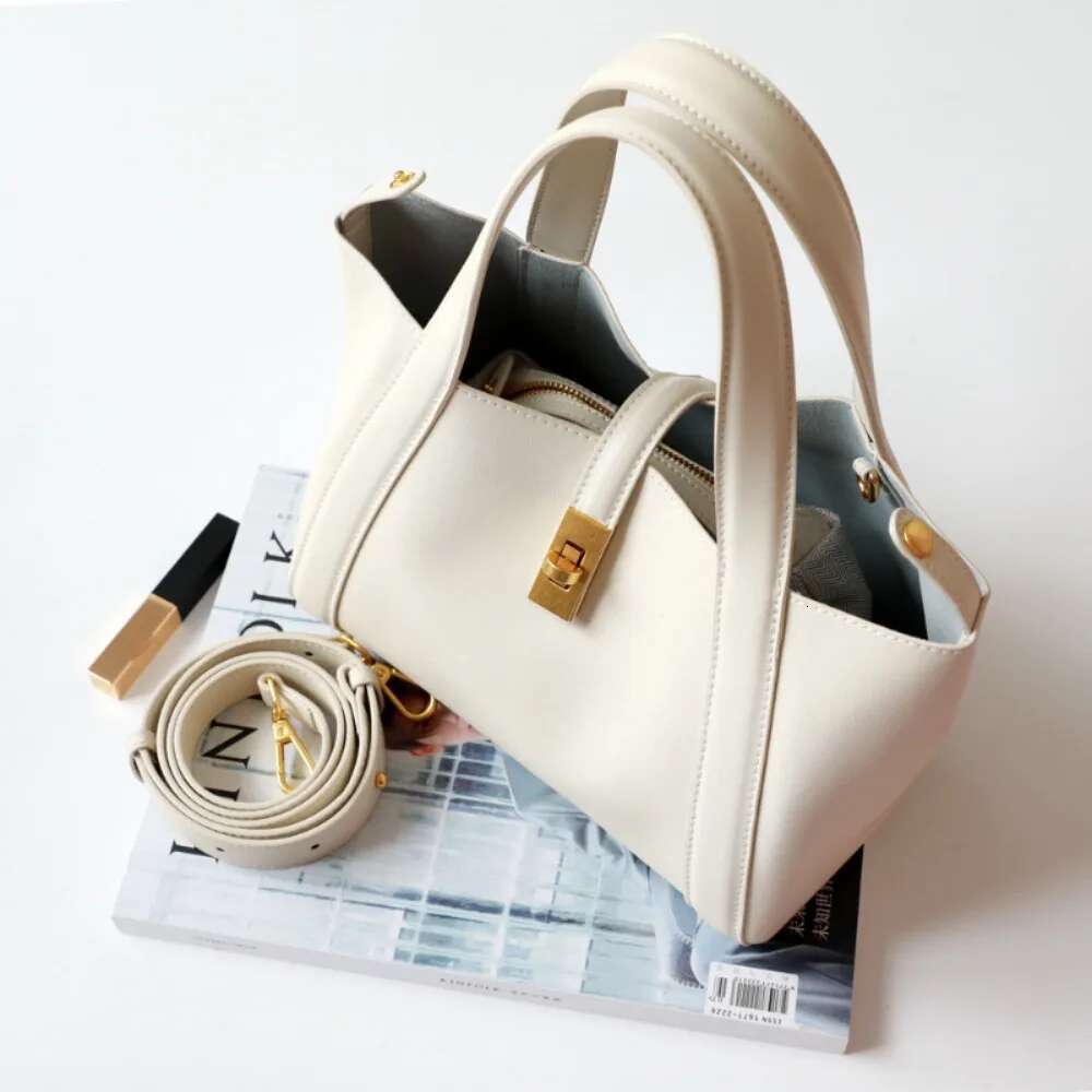 Designer Bag Solid Large Capacity Exposure Office Elegant Purses Dermis Simple Literary Bow Women Totes Minority Advanced Shoulder Bag Female