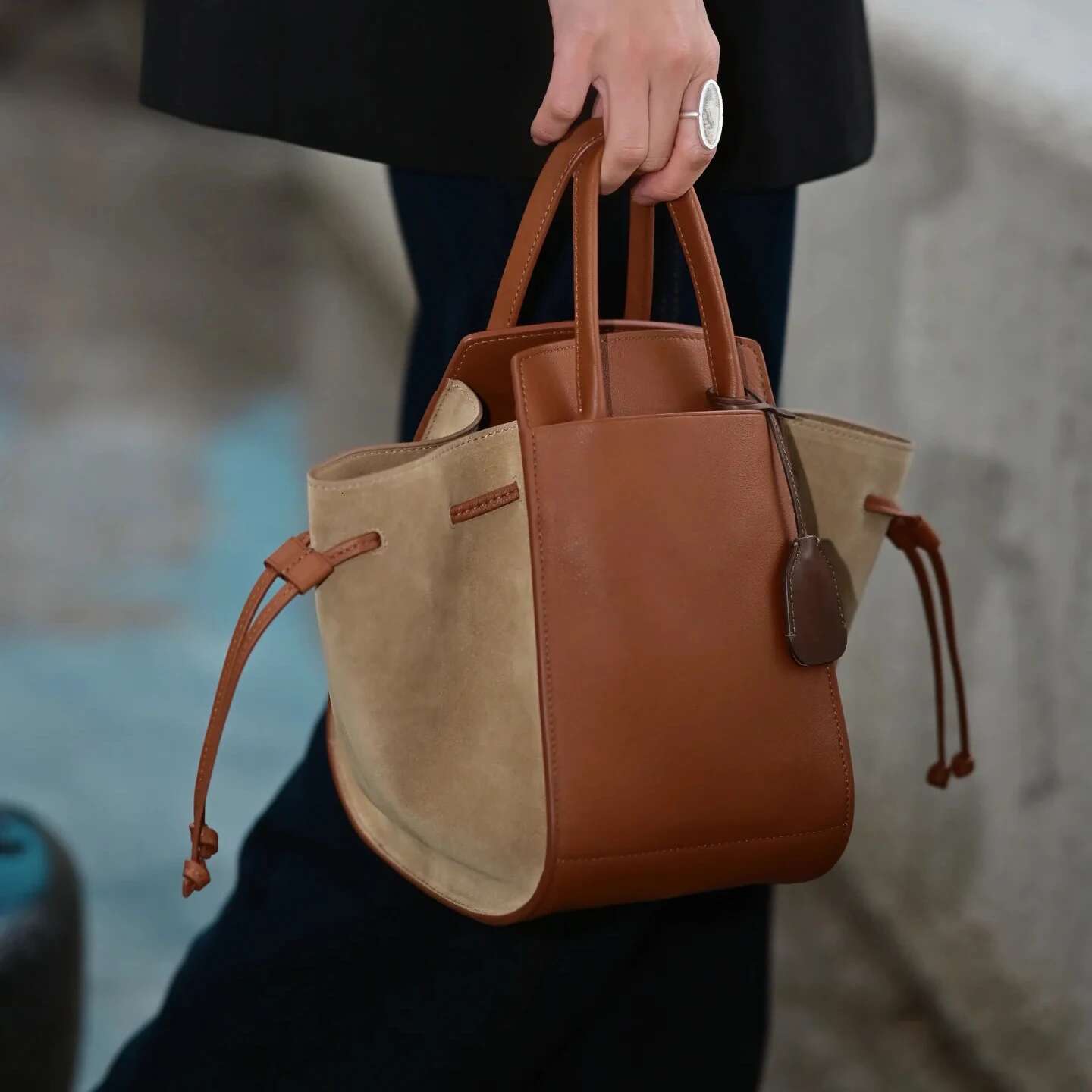 Top Layer Cowhide Wing 2025 New Niche Design Genuine Leather Drawstring Single Shoulder Crossbody Women Hand Bucket Bag