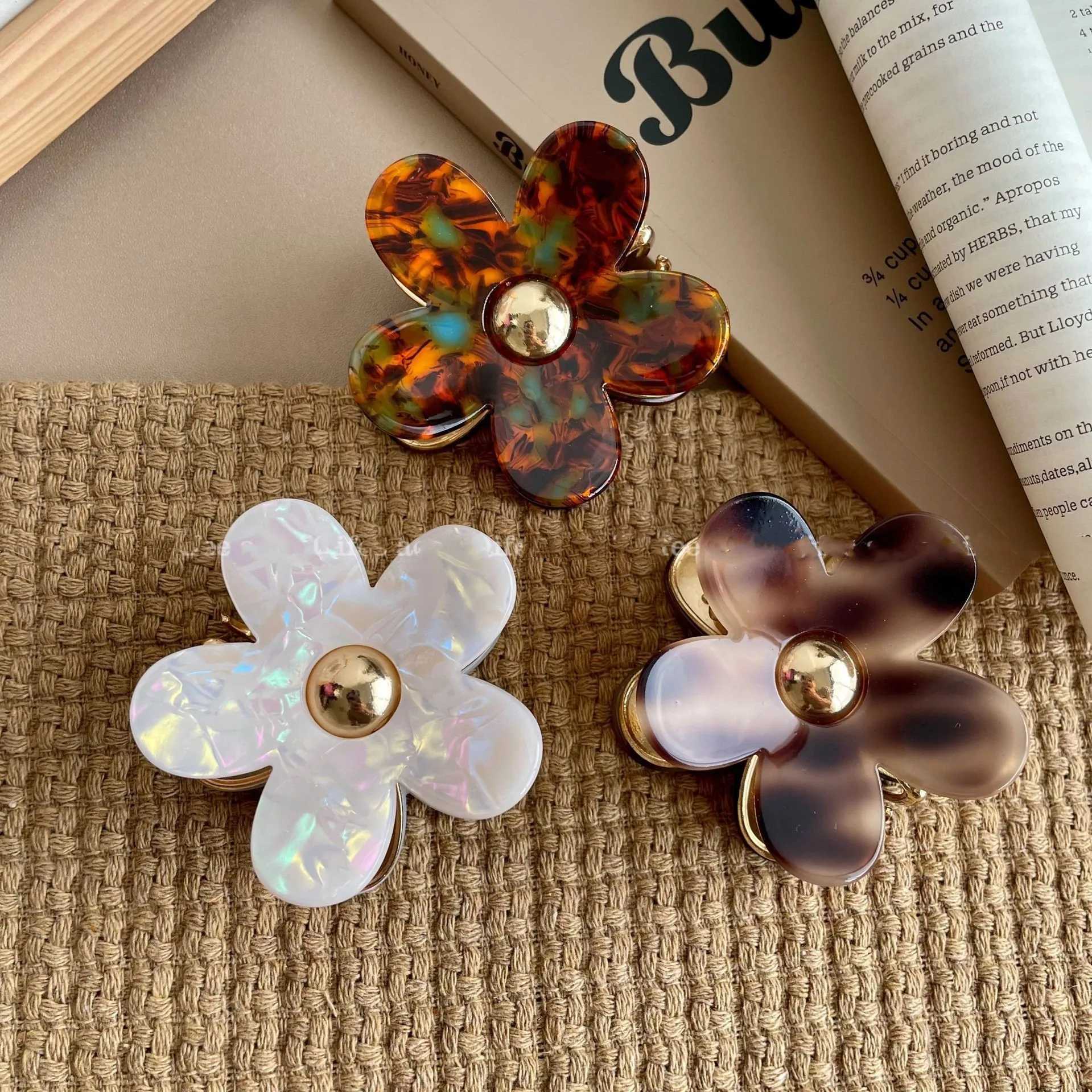 New fancy hair clip acetate claw clip retro hair clip fashionable claw clip girls hair clip Y2504012