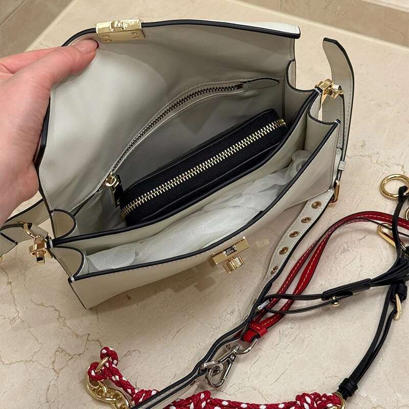 Design Soft Sound Flap Square Messenger Bag For Women 2025 New Genuine Leather Ladies Retro Handbag With Locker Pendant