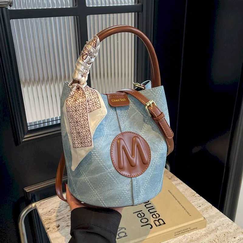 Ladies handbag casual Korean Fi cross body bag Ahetic Design luxury womens handbag hot selling item bucket bagXJ250412