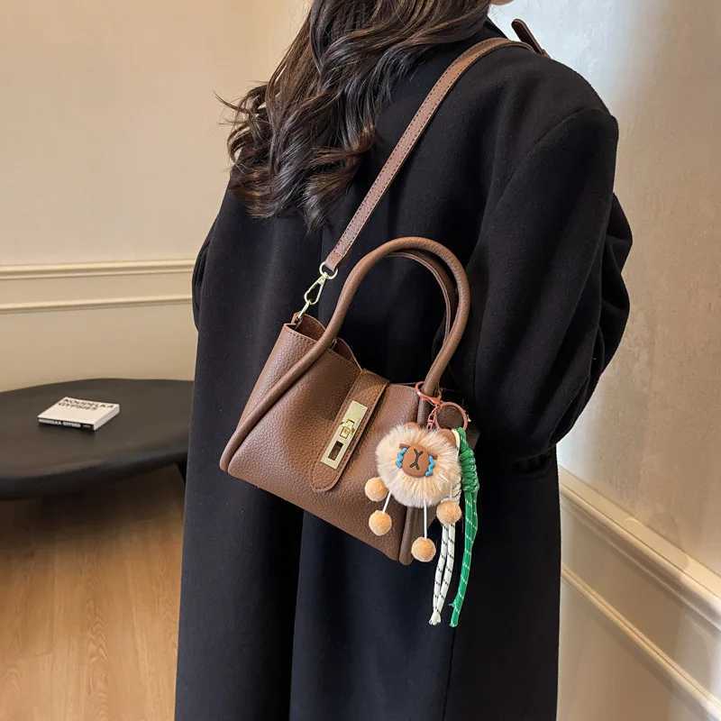 2026 Hot Selling Casual Chic Slant Cross Bucket Bag Leather Commuting Single Shoulder Bag High-End Luxury Womens Handbag FemaleT2511112