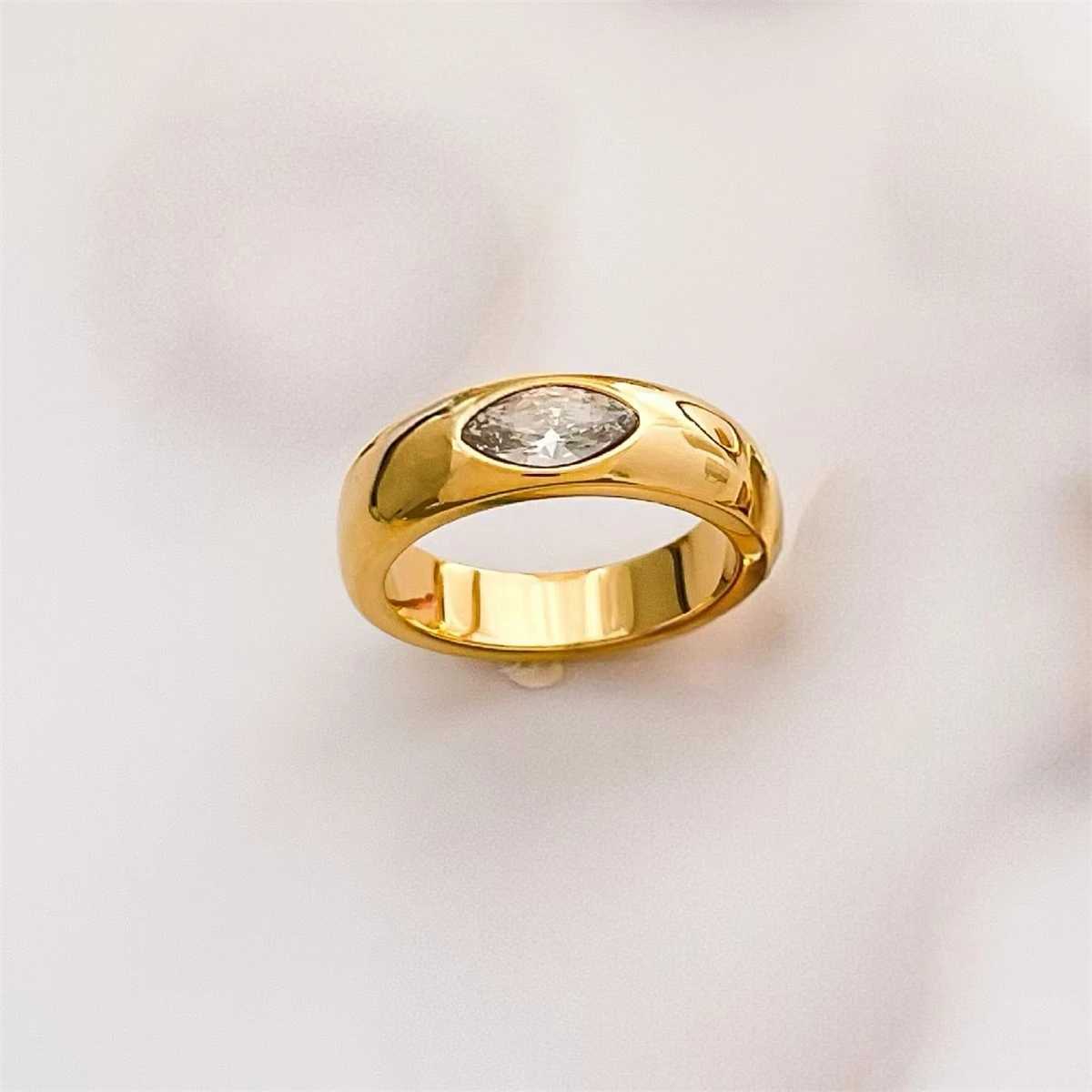 Vintage 18K gold-plated stainless steel colored rhinestone inlaid ring suitable for womens fashion jewelry party giftsXJ250412