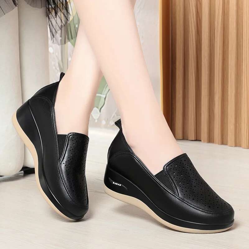 2025 Summer New Breathable and Comfortable Shallow Mouth Soft Leather Women's Designer Fashion Wedge Shoes