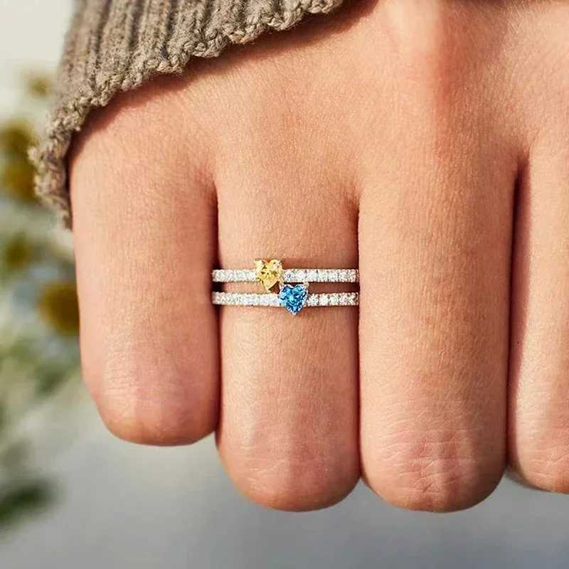 2025 Exquisite Yellow/Blue Heart CZ Wedding Ring New Trent College Dazzling Womens Fashion JewelryXJ250412