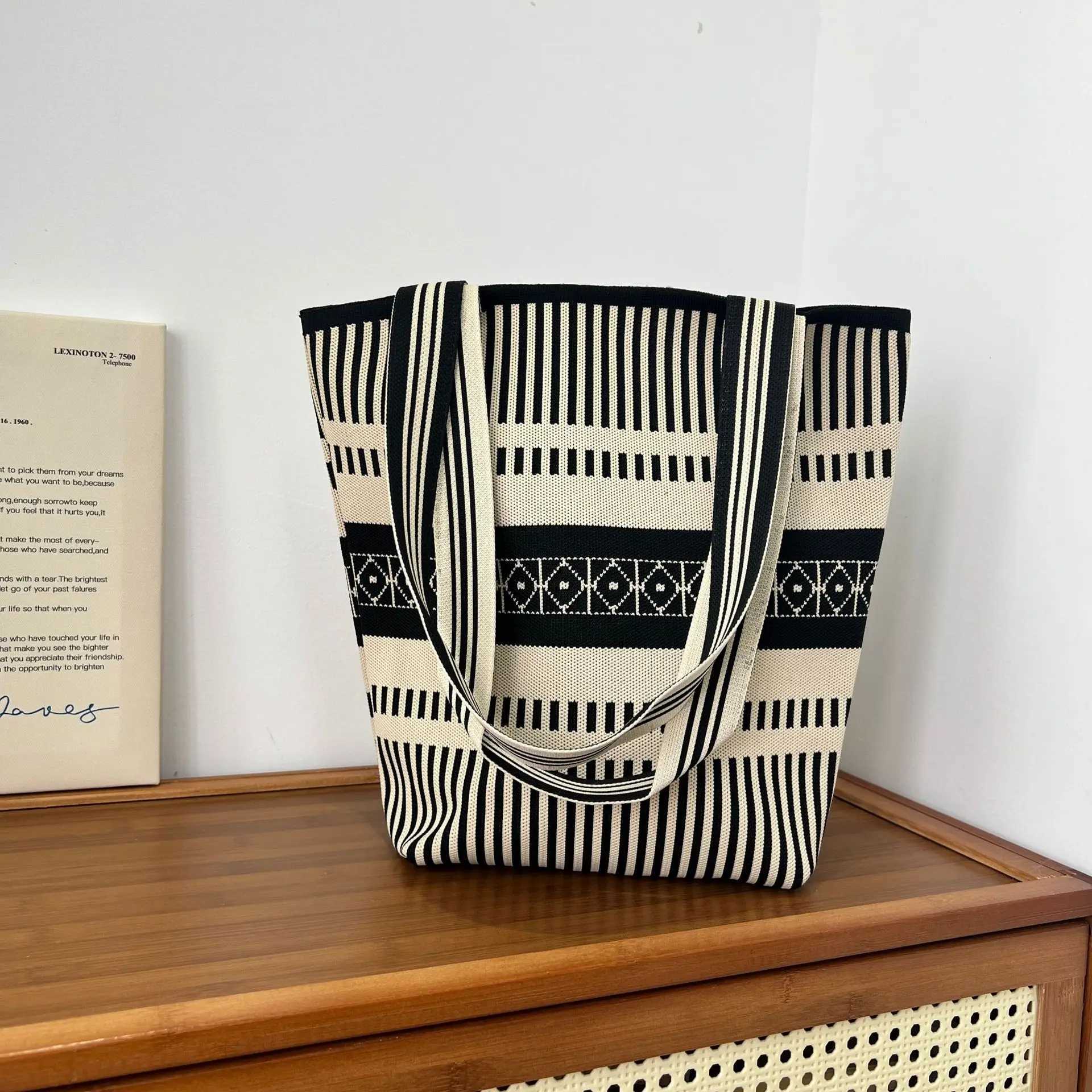High quality canvas womens shopping bag ethnic style casual can be fixed large capacity geometric printing knitted handbagXJ250412