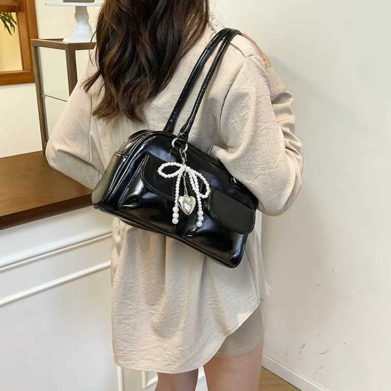 Fashionable Ladies Crossbody-Bag Crafted From Velvety Leather Featuring High-End Quality And Paris Commuter Vintage Look W251111