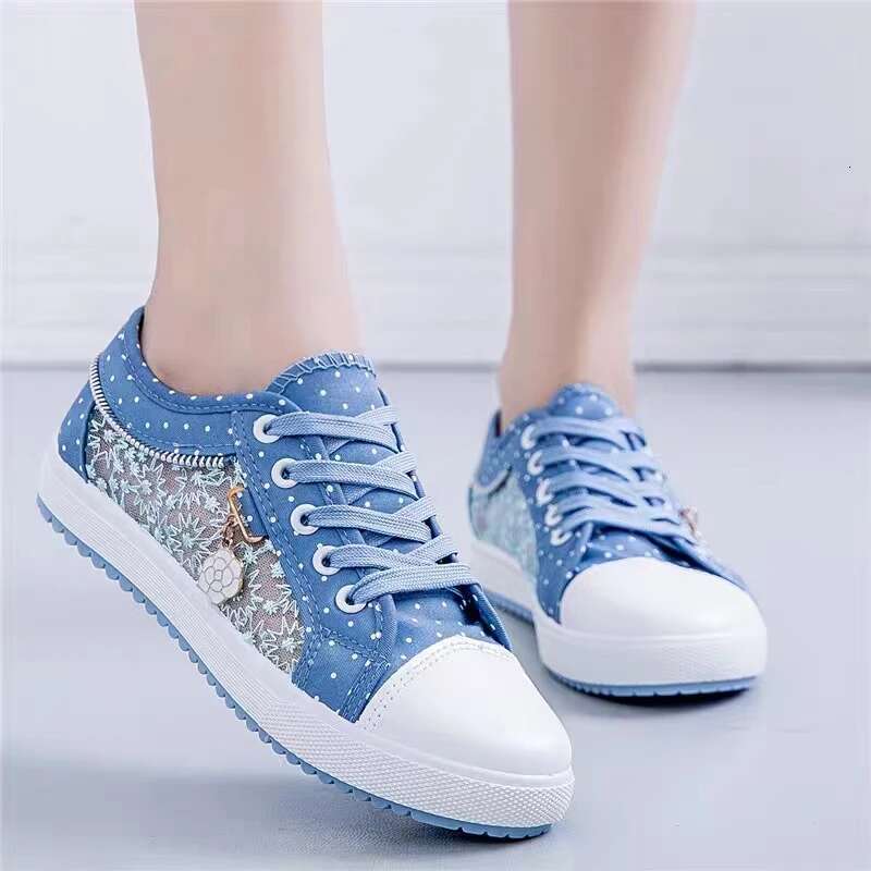 2025 Summer New Women's Casual Hollow Lace Canvas Hollow Breathable Designer Fashion Flat Shoes Sports Shoes