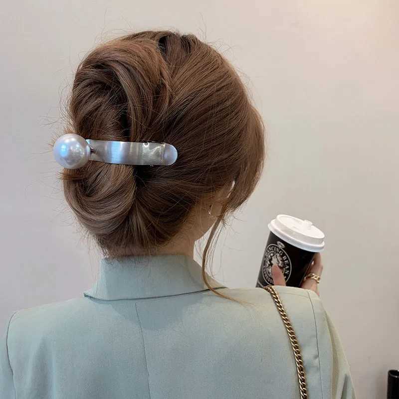 Fashion metal pearl hair clip temperature duckbill handle clip hair clip styling tool female hair clip accessory bucket Y2504012