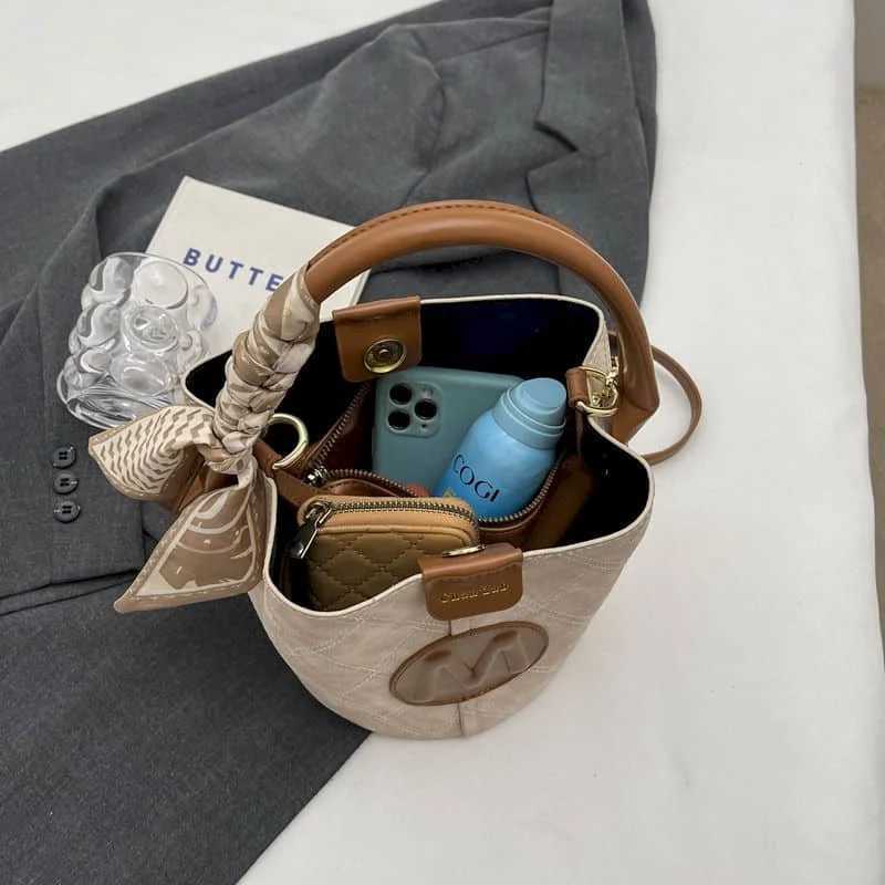 Ladies handbag casual Korean Fi cross body bag Ahetic Design luxury womens handbag hot selling item bucket bagXJ250412