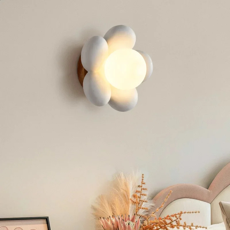 Rural style simple and warm floral wall lamp Nordic creative for childrens rooms study rooms bedrooms bedside lamps 250411