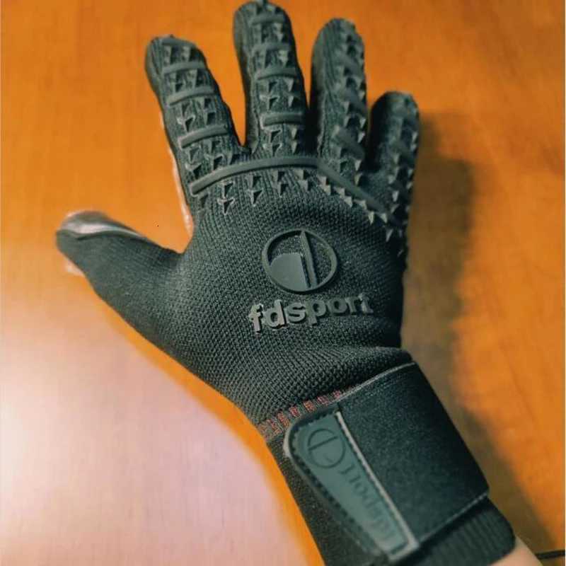 4MM Soccer Goalkeeper Gloves Thickened Latex Football Match Grip Protection Adult Goalkeeper Wrist Strap Soccer Goalie GlovesW251112