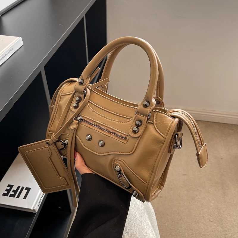 Sharp Tailored Silhouette Handbag Precision-Cut Light Luxury Female Bag for Corporate Fashion LeadershipW251111