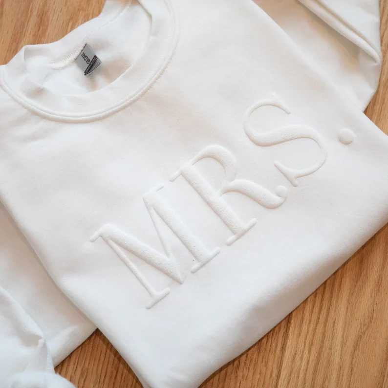 POD customization Custom Embossed Bridal Mrs Sweatshirt New Mrs Pullover Bride Sweatshirt Bride to Be Sweater White or Black Jogger SetT251112