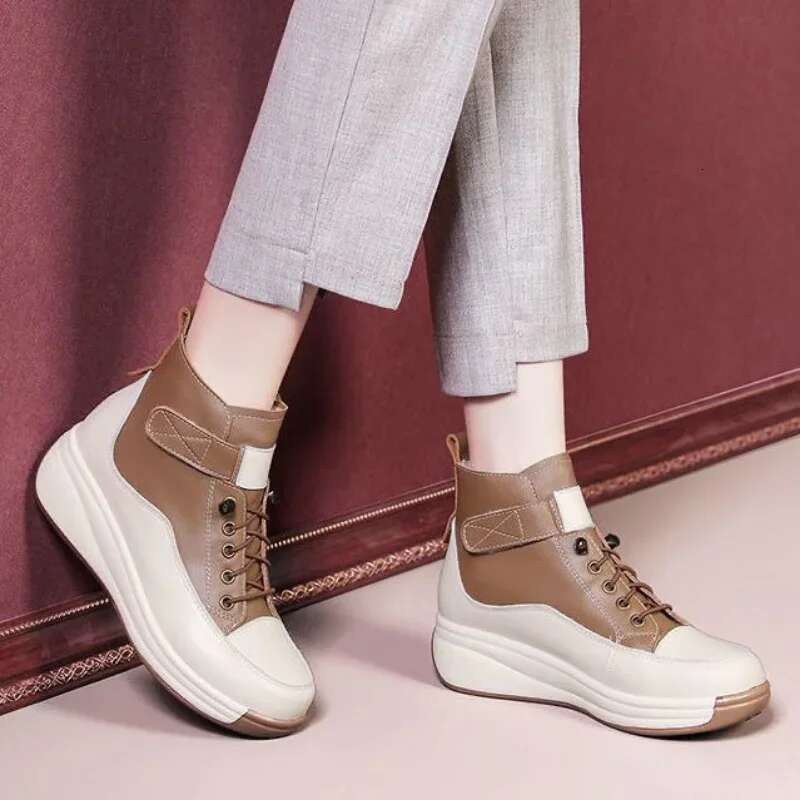 2025 New Women's Soft Bottom Casual Lightweight Thick Bottom Designer Fashion Boots Women's Retro Short Boots
