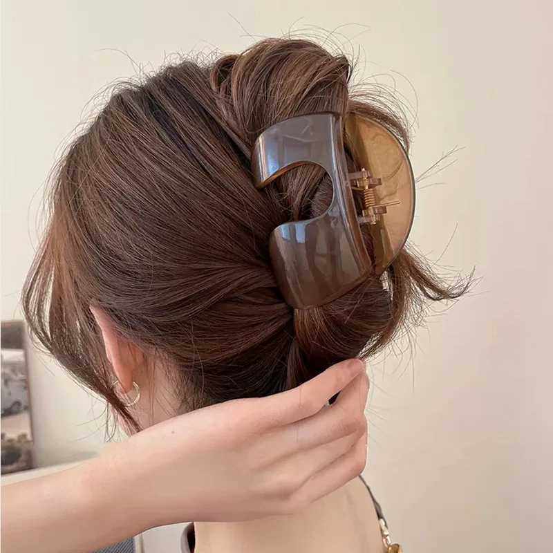 Jelly colored grab bucket hair clip elegant womens large clip hair clip fashionable acrylic shark fish tank hair clip girl hair accessories Y2504012