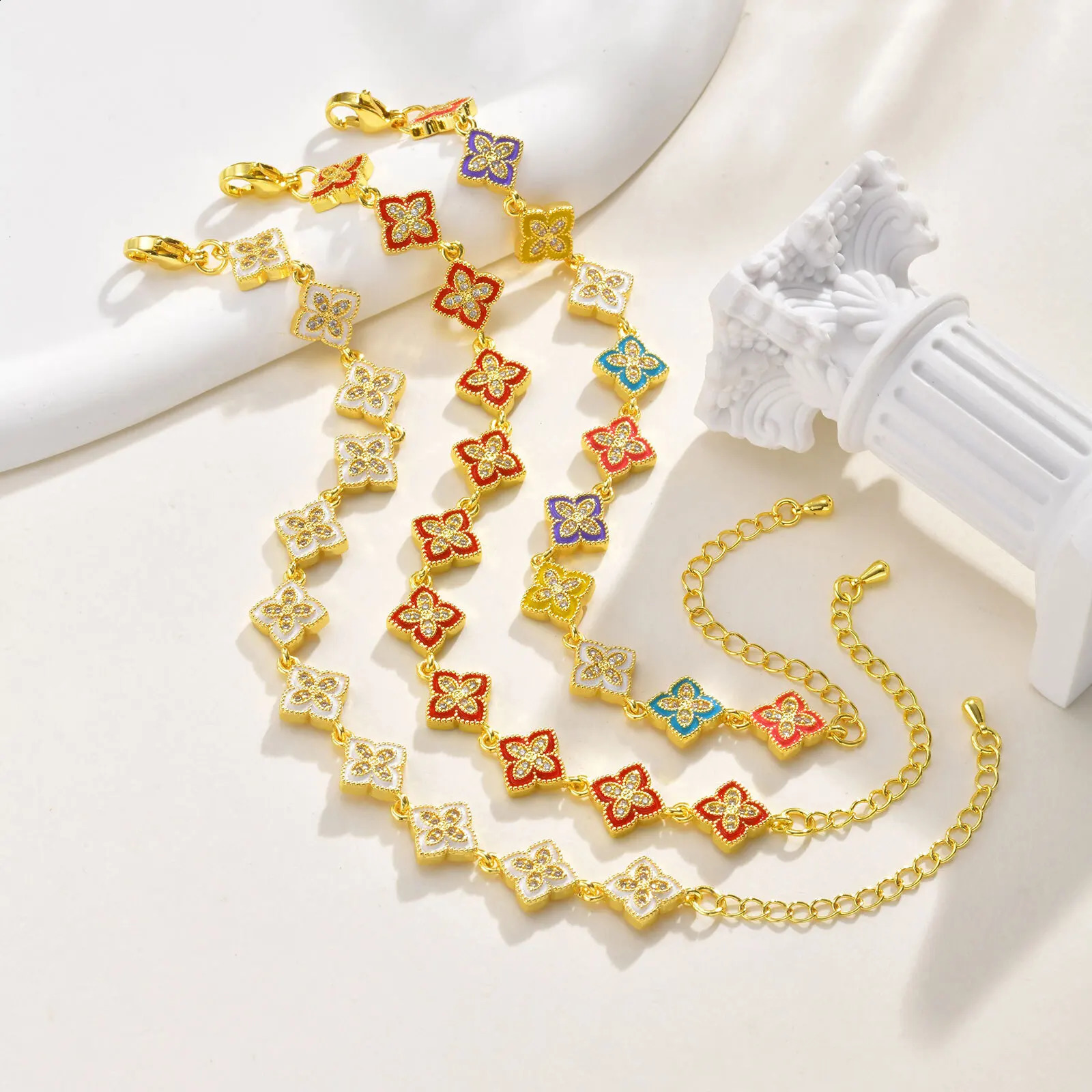 Vnox gorgeous four leaf clover bracelet Dainty zircon flower chain fashion jewelry gift for mom and girlfriend 250410