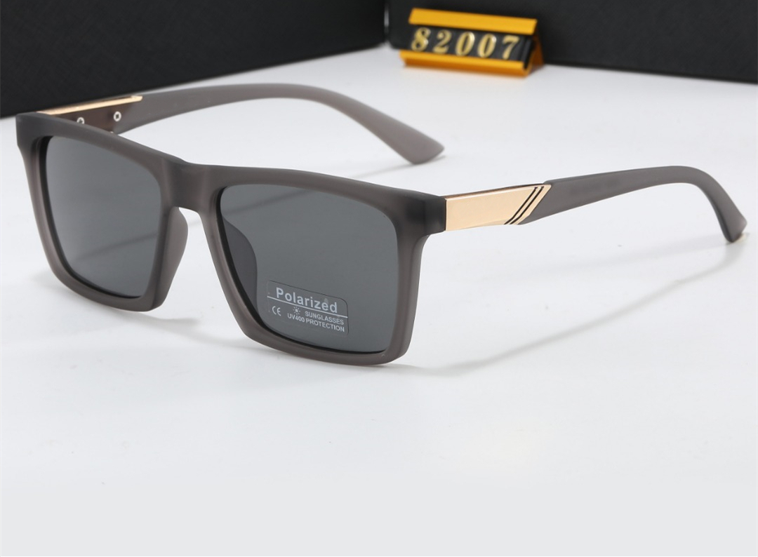 Designer Women Men Sunglasses Classic Style Eyeglasses Eyewear Goggles Shades Fashion Outdoor UV400 Travel Beach Sport Driving Sun glasses 8007 Y26020