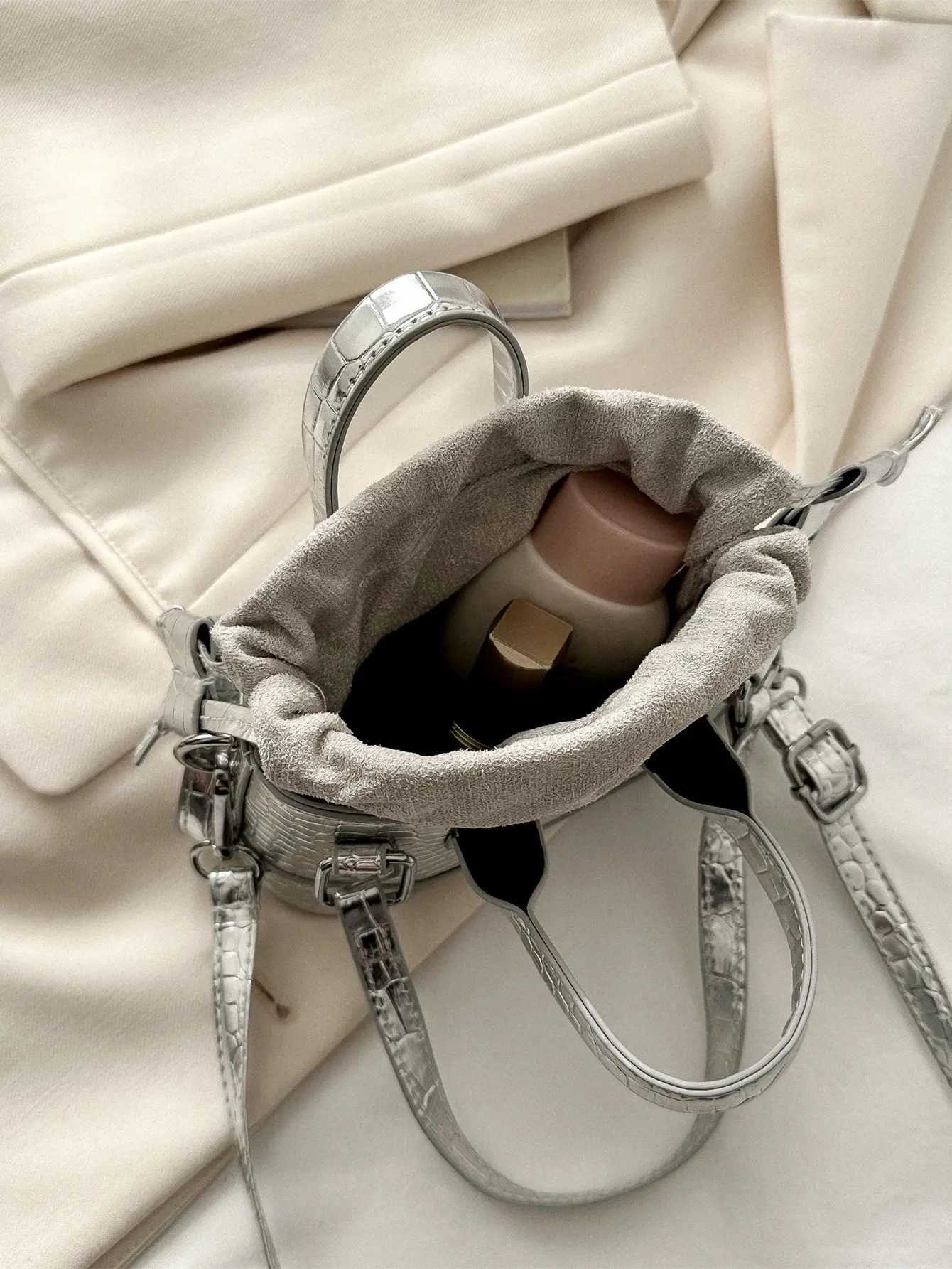 Lightweight Business and Leisure Mini Metal Odell Embossed Bucket Bag Drstring Design Novel Teenage Girl BagXJ250412