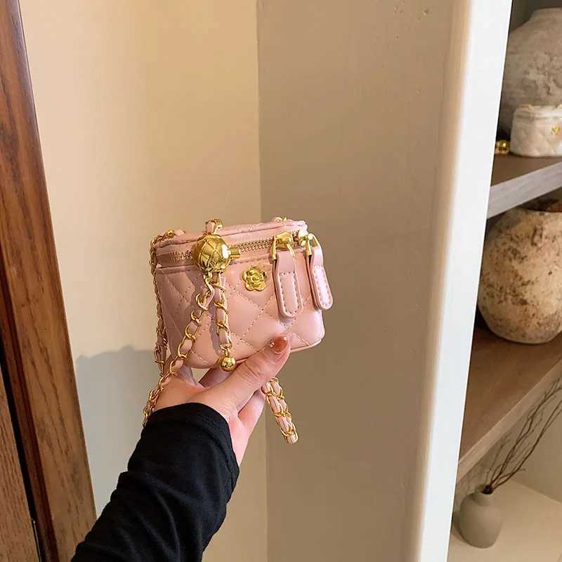 Lingge Chain Mini Shoulder Bag Womens Chain Handbag Retro Commuting Decoration Lipstick Crossbody Bag Dinner Bag PurseW251112
