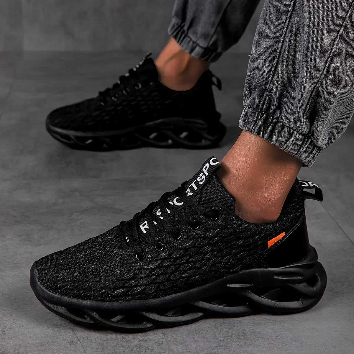 Mens Lightweight Sports Breathable and Cfortable Running Shoes Outdoor Blade Fitness Lazy Training Non Slip Shoes Z250411
