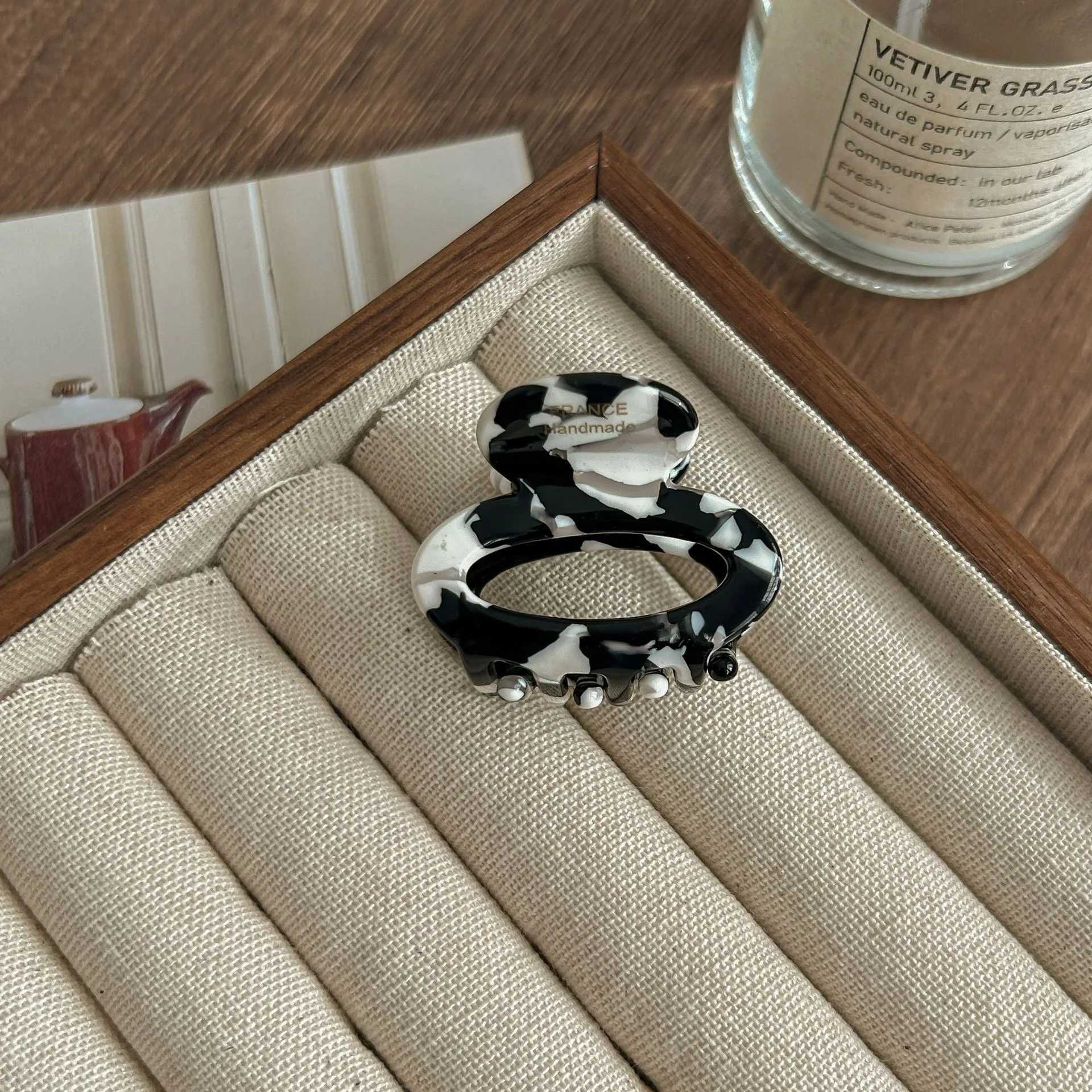Leopard Print French designed womens hair claw clip anti slip hair claw clip thick hair accessory Y2504012