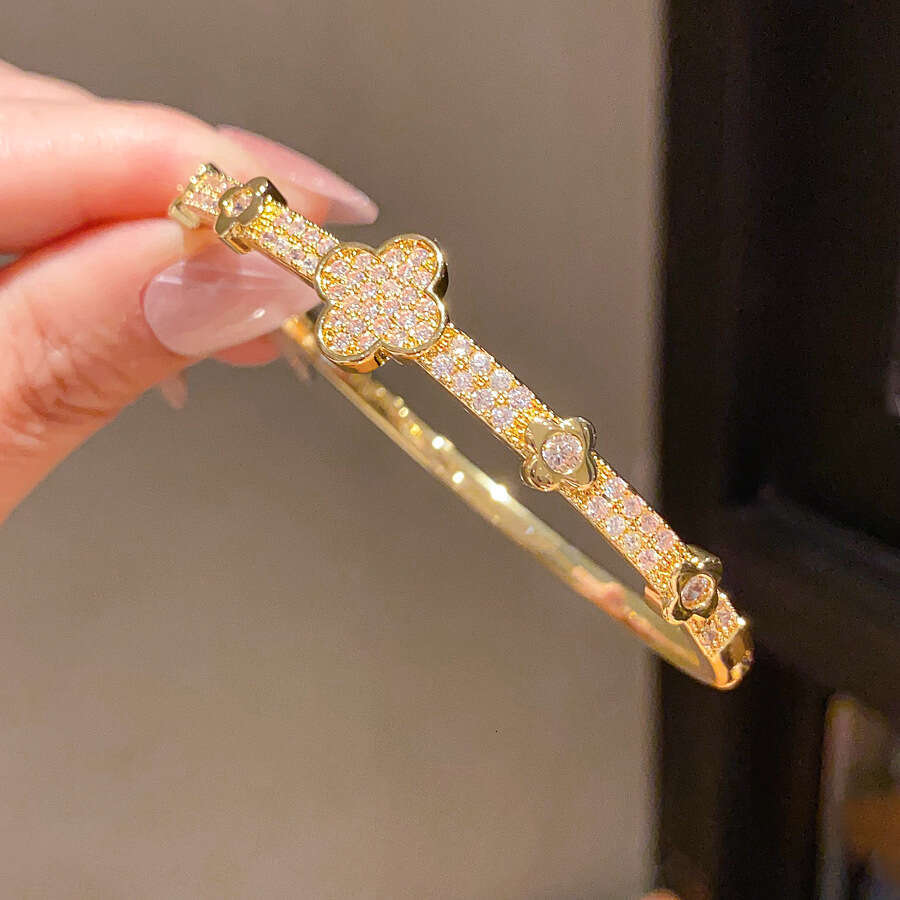 Designer Bracelet Luxury bangle 18K Real Gold Plated Zircon Flower Clasp Bracelet European and American Style Versatile Luxury High-end Jewelry for Wo