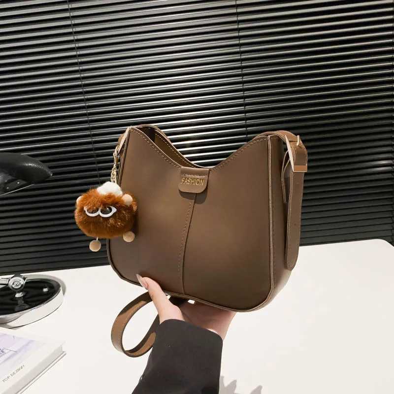 New Fi Versatile Bucket Bag Internet Celebrity Explosi Shoulder Messenger Bag Premium Texture Womens BagXJ250412