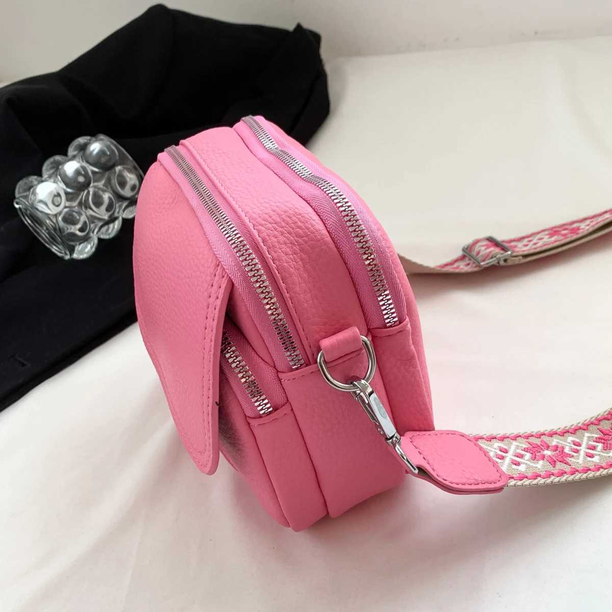 Small square bag with a small design and simple style Student fashion mobile phone bag Casual versatile shoulder messenger bagT2511112