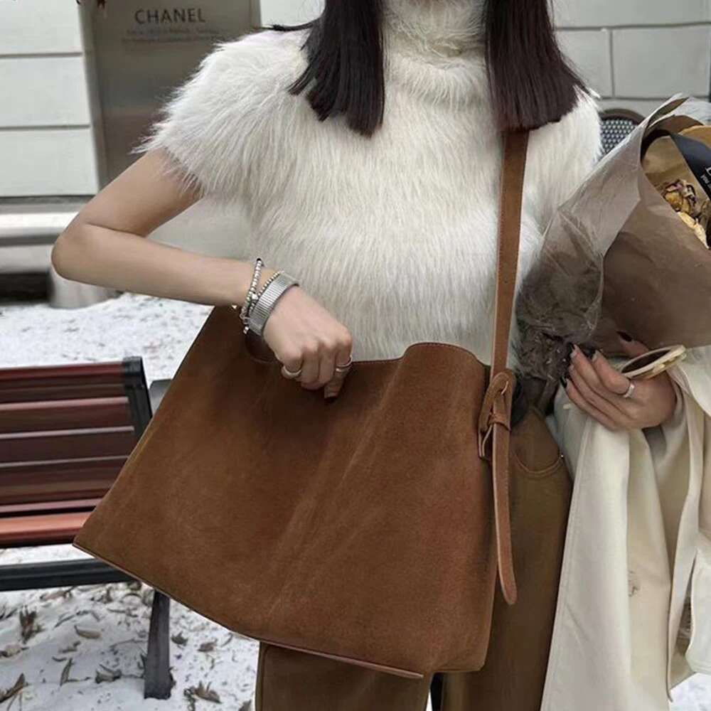 Retro Frosted Bucket Bag Designer Handbags High Quality Faux Suede Shoulder Bags for Women 2025 Large Shopper Purses New