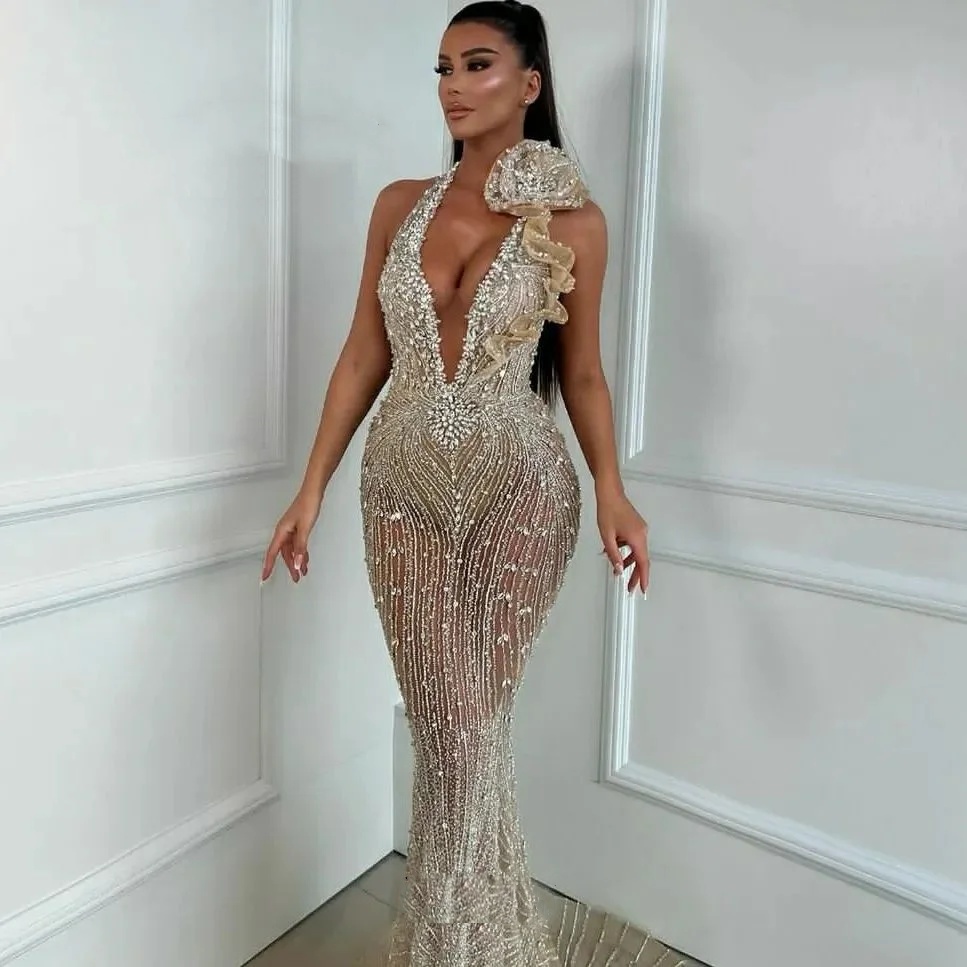 Exquisite Evening Dresses Crystal Halter Prom Gowns See Through Beading Illusion Sleeveless Customized Formal Occasion Plus Size Party Dress Vestidos 