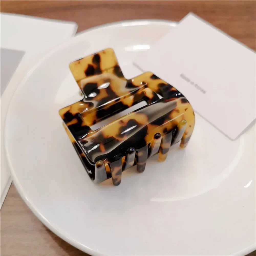 Muweordy new vinegar claw clamp leopard hair claw large geometric hollow square crab hair clip Y2504012