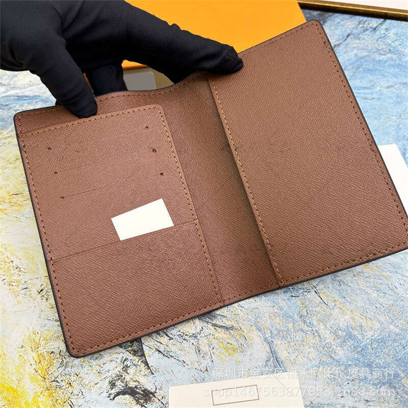 Holder Designer High quality Classic Card Holder credit card wallets passport COVER fashion temperament Women Wallet Unisex Passport Book Fold Wallet 