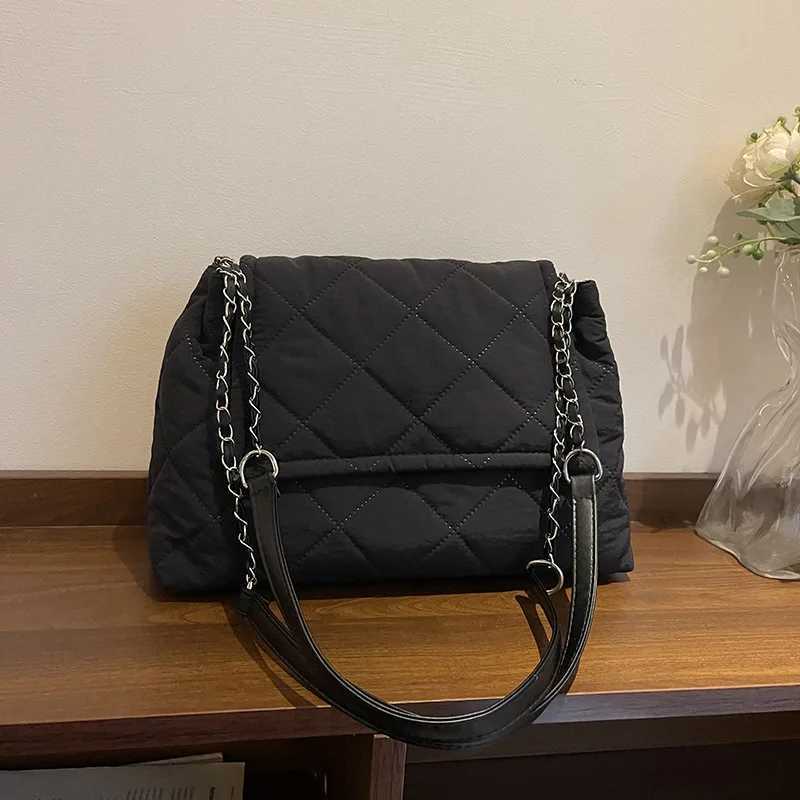 Korean Style Quilted Texture Crossbody Bag for Women Trendy Square Shoulder Bag with Wide Strap Simple and Versatile Chain BagT2511112