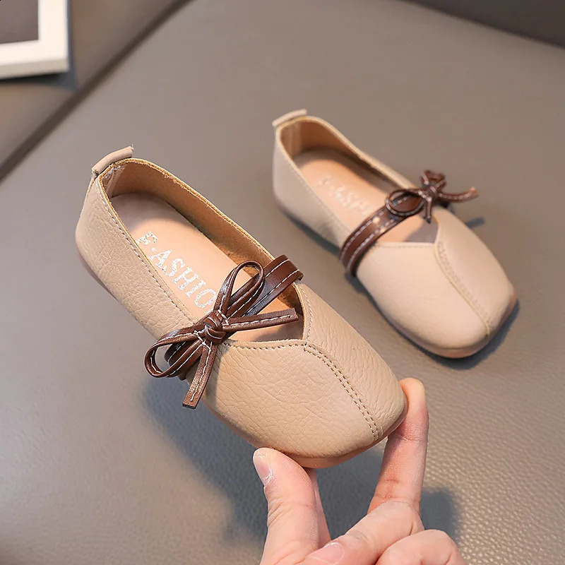 Girls leather shoes fashionable childrens bow soft comfortable flat shoes student baby casual shoes spring autumn H698 250411