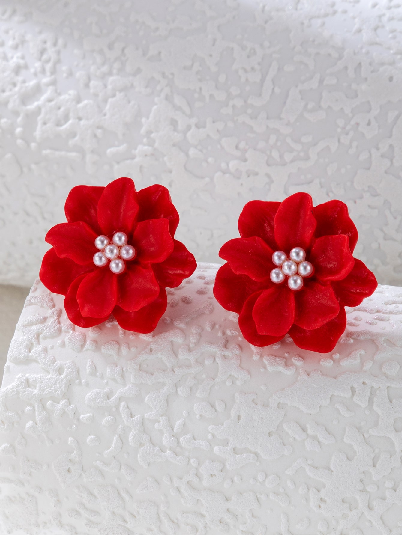 Ladies' earrings with red flowers and pearl earrings