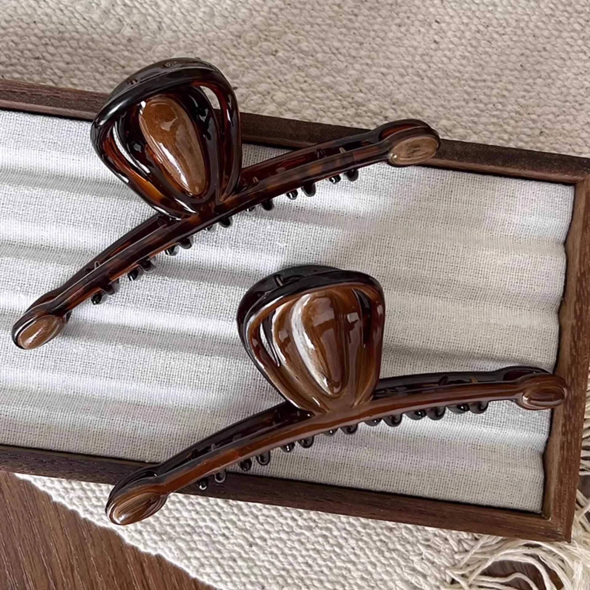 New retro womens hair clip acrylic shark clip Chinese style hair accessories fashionable girls headwear womens hair clip Y2504012