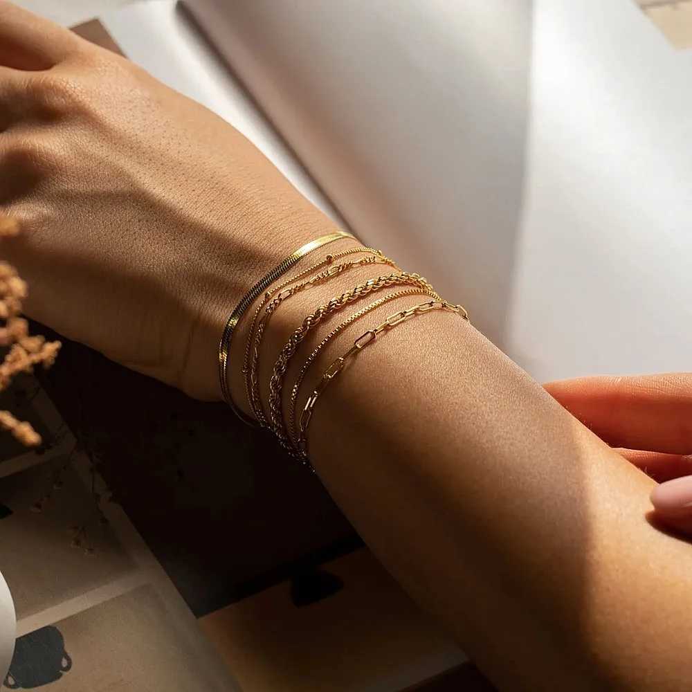 Classic Stainless Steel Figaro Snake Chain Bracelets for Women Cuban Twist Gold Color Link Bracelet Woman Gifts Jewelry 16+5cmC250411