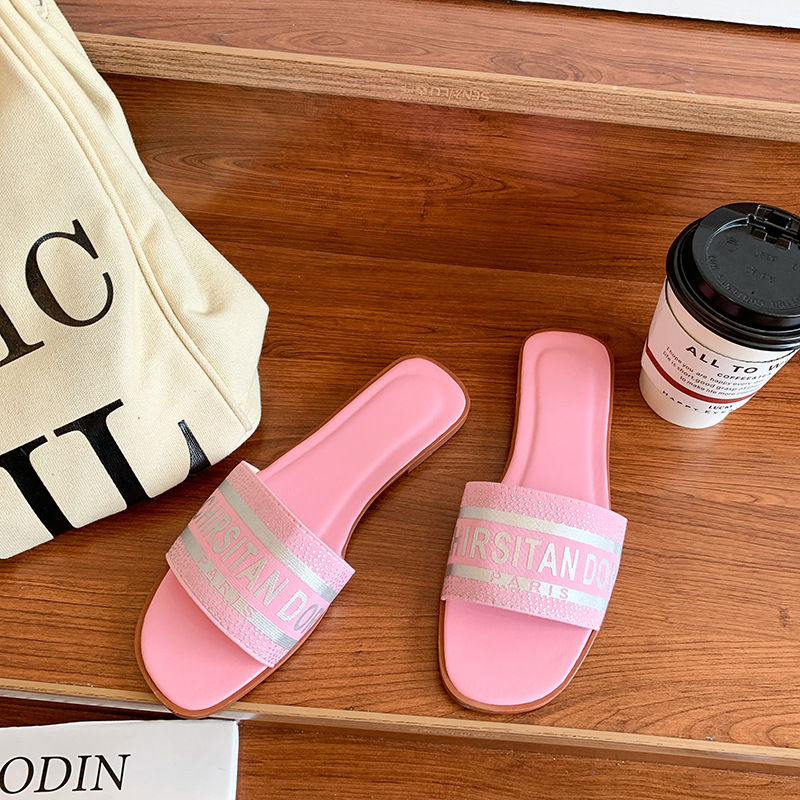 Ladies 2025 summer new fashion foreign trade selling embroidery flat slippers D letter candy color printed outside to wear a line slippers