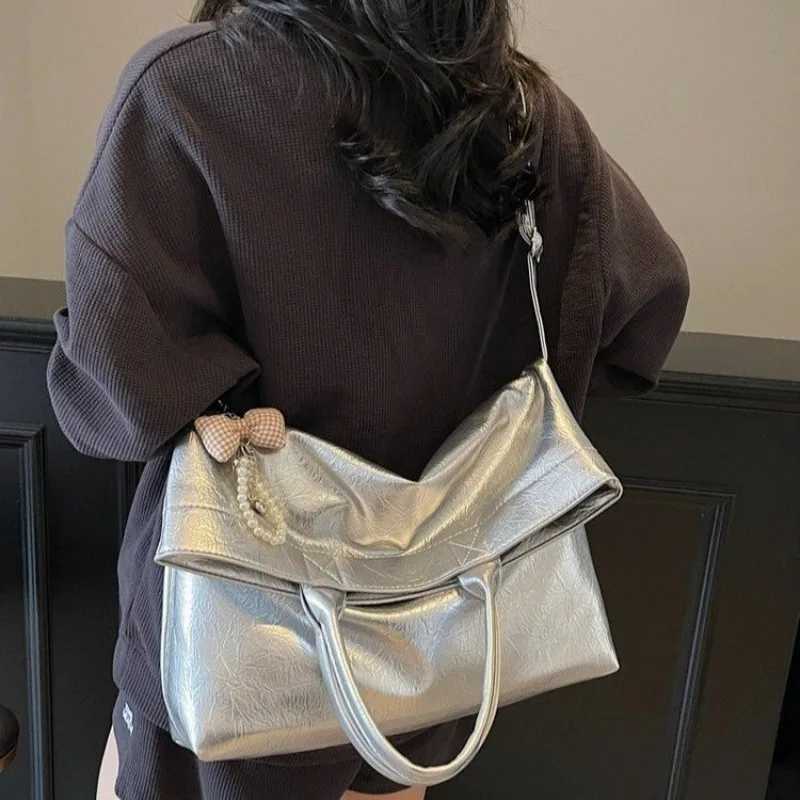 Premium Ladies Bag In Internet-Famous Style Hand-Carry Versatility For Daily Commuter Elegance And Light LuxuryW251111