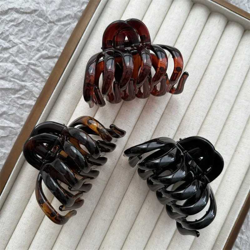 Large Hollow Out Hair Claw Clips Crab Clamps Women Girls Ponytail Big PC Plastic Hair Barrettes Hairpin Hair Accessories Fashion Y2504012