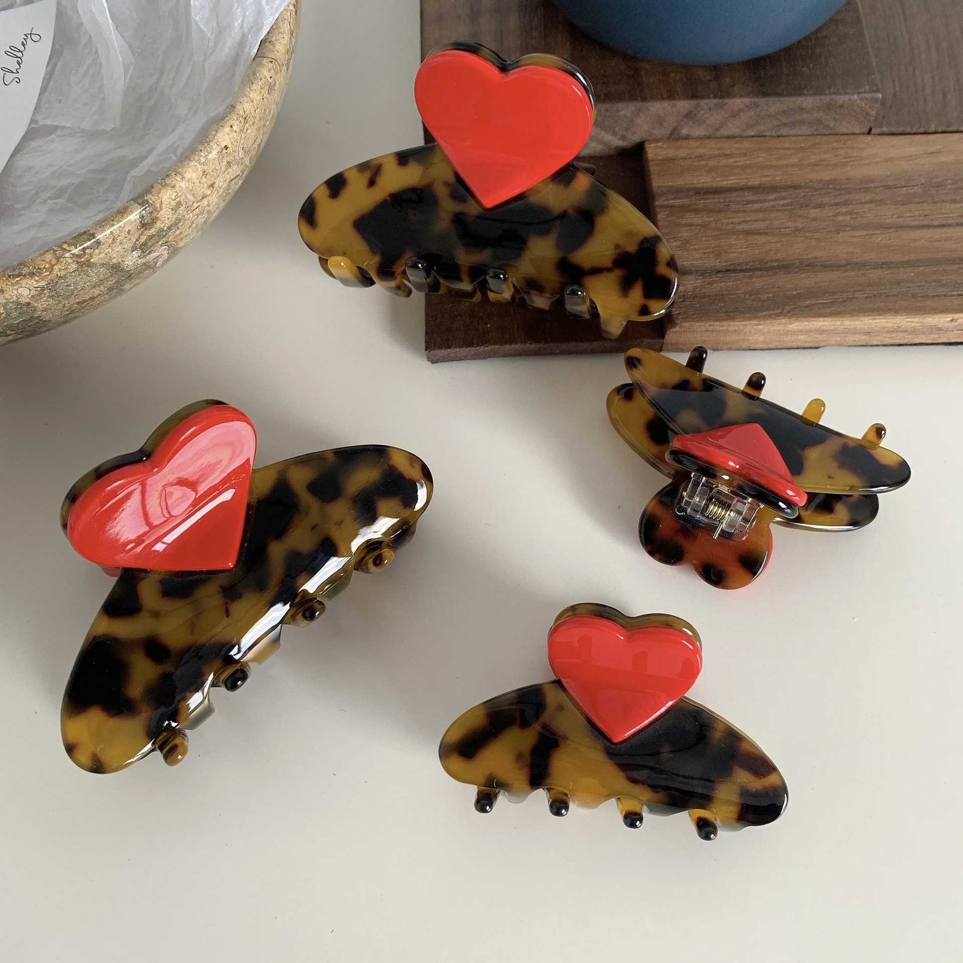 Retro acetate heart-shaped clip female claw clip geometric crab clip female hair clip female hair clip Y2504012