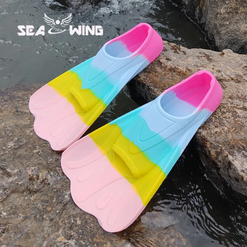 colored swimming training fins for summer tourism elastic and soft silicone diving frog shoes 250411