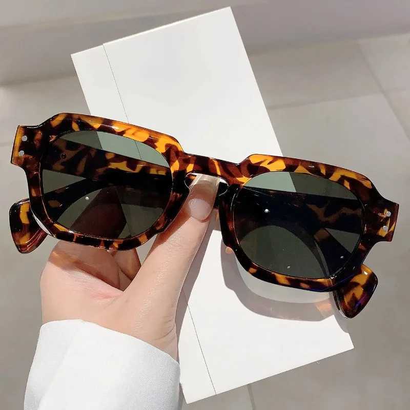 Vintage Square Sunglasses New in Stylish Candy Color Women Eyewear Fashion Brand Design UV400 Protection Men Shades Z250411