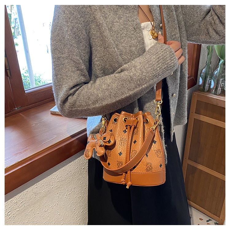 High-end fashionable women's new style hand-held bucket small versatile shoulder stylish cross body bag