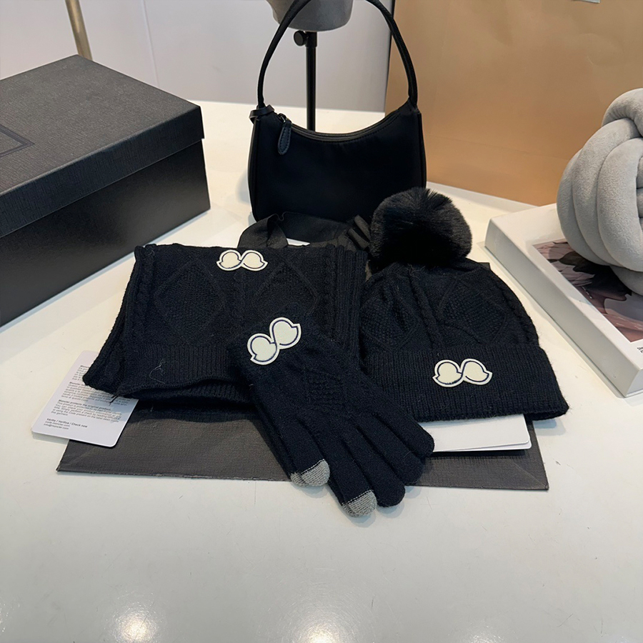 Designer Hats Scarf Gloves Three-piece Set Unisex Winter Set Solid Color Plush Age Reducing Flanked Wool Knitting Coldproof Warm Soft Windproof Versatile for Trips