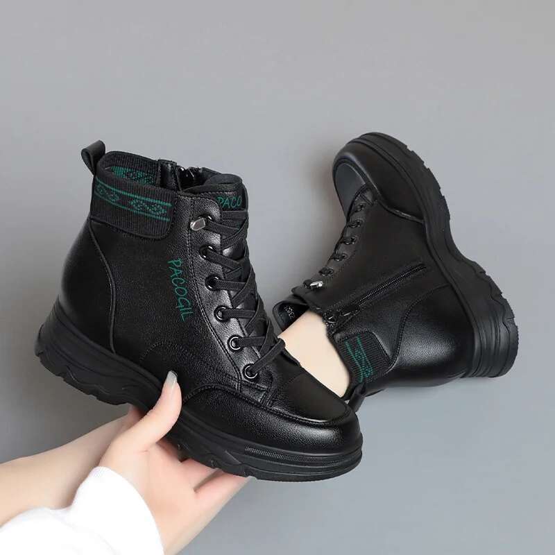 2025 New Women's High Top Black Lace Designer Fashion Flat Heel Boots Thick Bottom